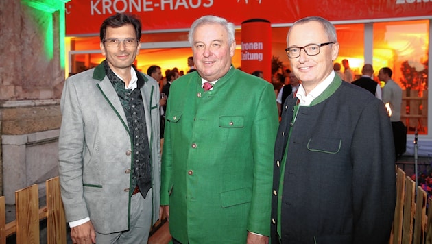 Landeshauptmann Hermann Schützenhöfer mit „Krone“-Chefredakteur Klaus Herrmann und „Steirerkrone“-Chefredakteur Oliver Pokorny (Bild: Sepp Pail)