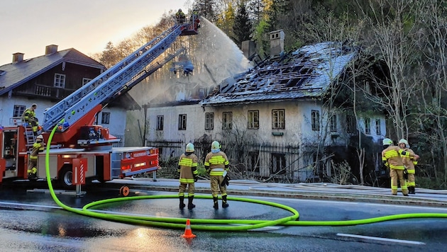 Brand eines Forsthauses in Fuschl am 22. April (Bild: FF Fuschl)