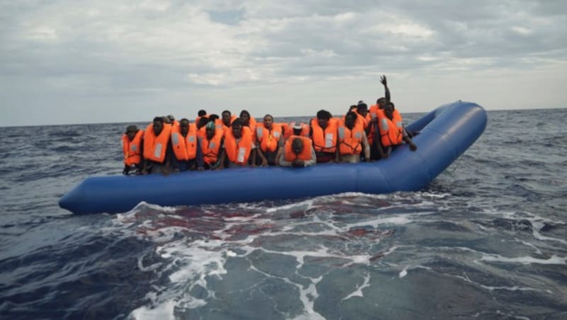 Anlass für den Sonderministerrat sind die Zunahme der Ankünfte über die Mittelmeerroute und der drastische Kurswechsel durch die neue italienische Regierung unter Premierministerin Giorgia Meloni. (Bild: Copyright 2019 The Associated Press. All rights reserved)