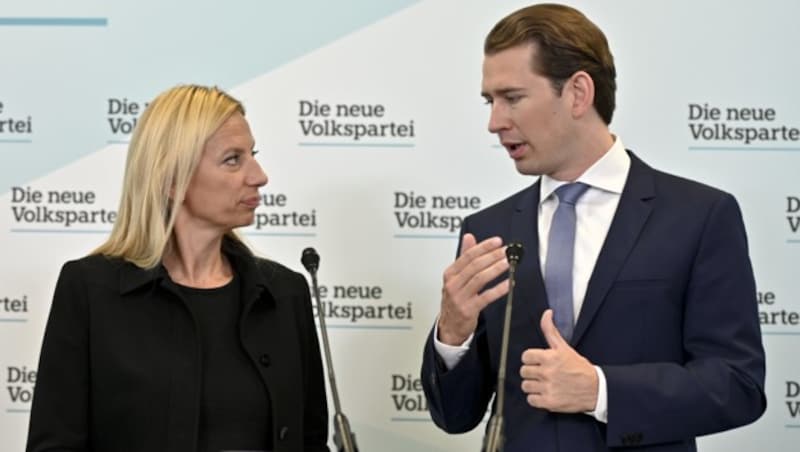 Juliane Bogner-Strauß und Sebastian Kurz (Bild: APA/HERBERT NEUBAUER)