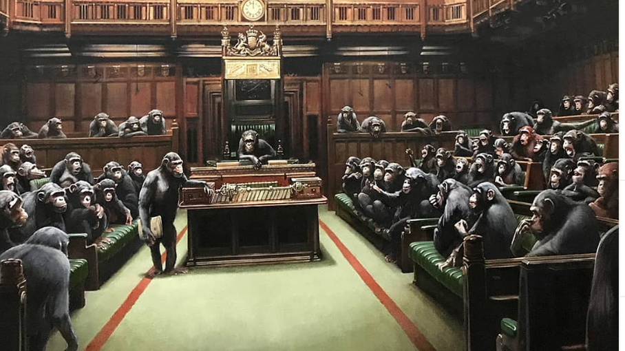 Dieses Gemälde des britischen Künstlers Banksy (hier bei der Versteigerung) drückt die Enttäuschung vieler Menschen über das Unterhaus in London aus: Statt Lösungen zu liefern, ergehen sich die Politiker in eitlen und erbärmlichen Ränkespielen. (Bild: instagram.com/Banksy)