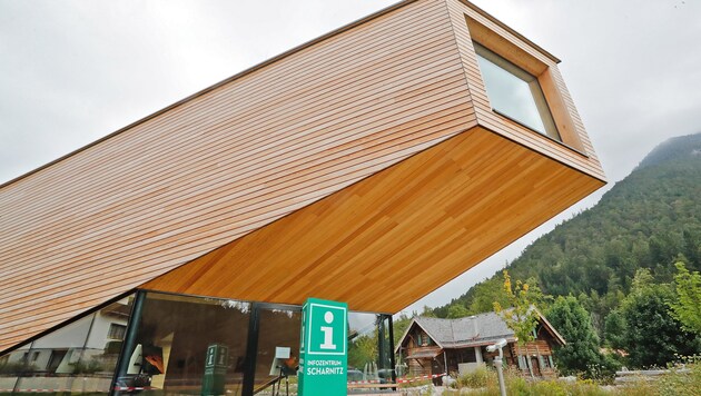 Das Infozentrum ist in einem modernen Holzbau neben der Holzerhütte. (Bild: Christof Birbaumer Kronenzeitung)