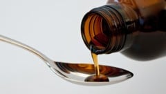 In Indien sind mehr als 20 Kinder an verunreinigten Husten- und Erkältungssäften gestorben ...