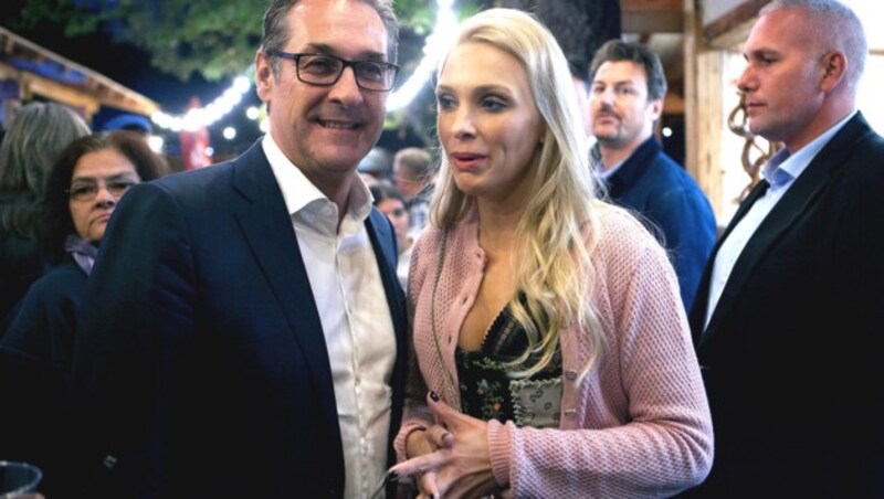 Heinz-Christian Strache mit Gattin Philippa beim Oktoberfest der FPÖ in Wien (Bild: AFP)