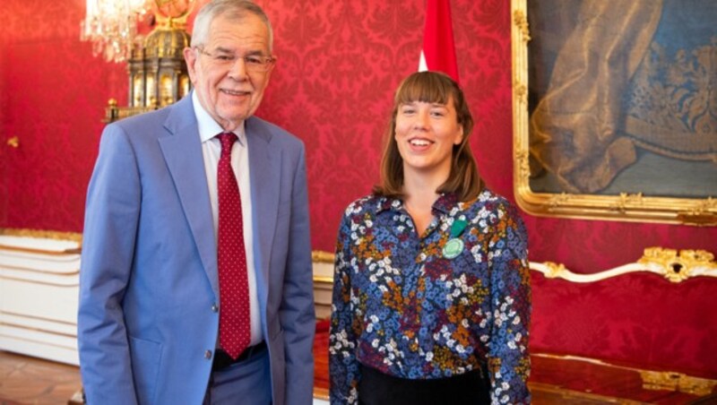 Bundespräsident Van der Bellen nahm die österreichische „Fridays for Future“-Aktivistin Anika Dafert mit zum Klimagipfel der UN. (Bild: APA/BUNDESHEER/CARINA KARLOVITS)