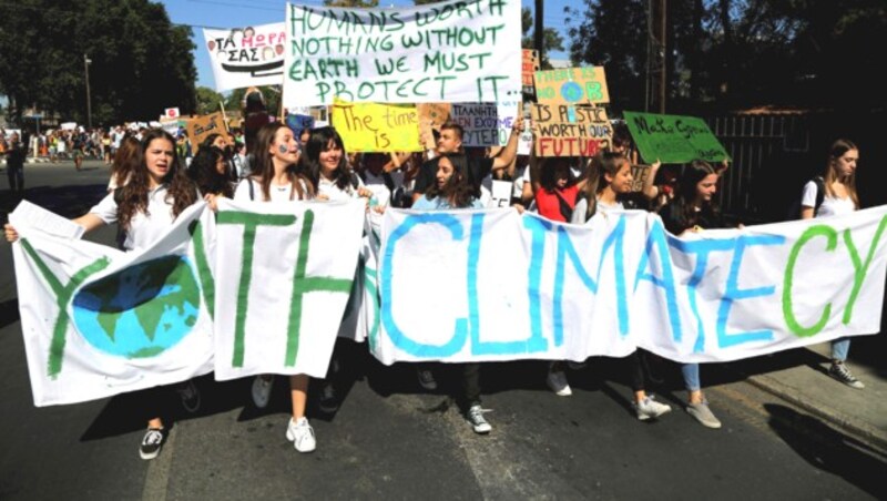 Rund um den Erdball, hier in Nikosia (Zypern), wird für mehr Klimaschutz protestiert. (Bild: The Associated Press)