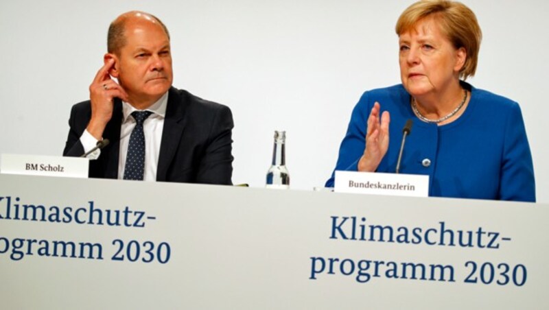 Merkel und Scholz präsentieren ihr Klimapaket. (Bild: APA/AFP/AXEL SCHMIDT)