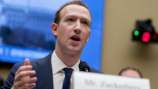 Im April des Vorjahres hat Facebook-Chef Mark Zuckerberg vor dem Kongress Rede und Antwort stehen müssen. (Bild: AP)