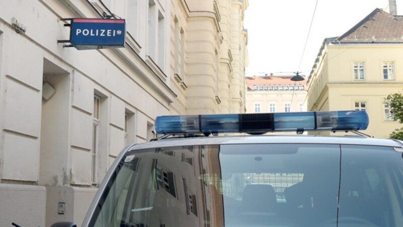 Jene Polizeistation in Wien-Wieden, in der die Bluttat gemeldet wurde (Bild: APA/HERBERT P.OCZERET)