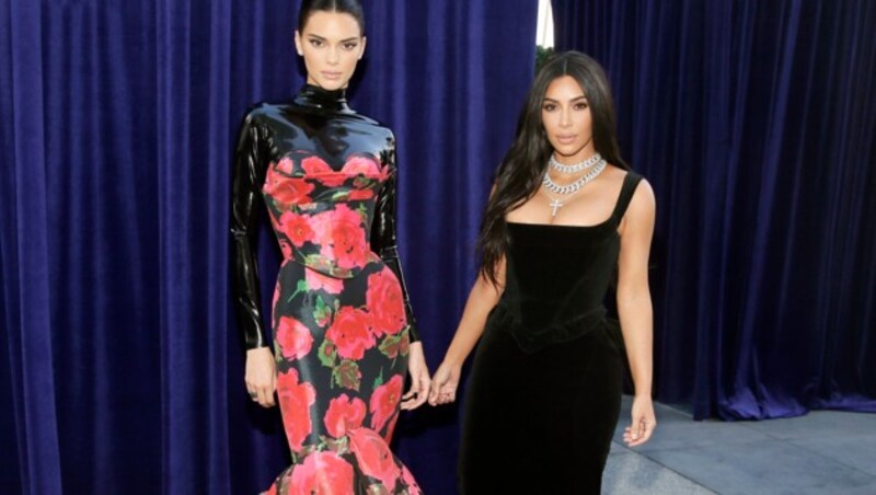 Kendall Jenner und Kim Kardashian (Bild: Invision for the Television Academy)