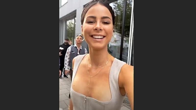 Zu sexy für die Wiesn? Lena Meyer-Landrut verzichtete auf die Bluse unterm Dirndl. (Bild: instagram.com/lenameyerlandrut)