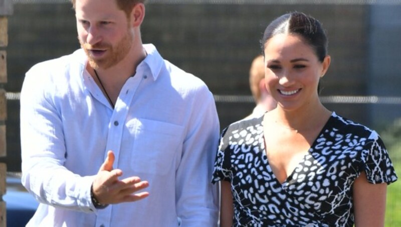 Harry und Meghan bei ihrem ersten Auftritt in Kapstadt (Bild: Dominic Lipinski / PA / picturedesk.com)