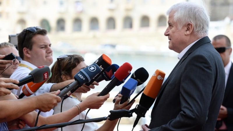 Seehofer nach dem Treffen mit seinen Ressortkollegen (Bild: AFP)