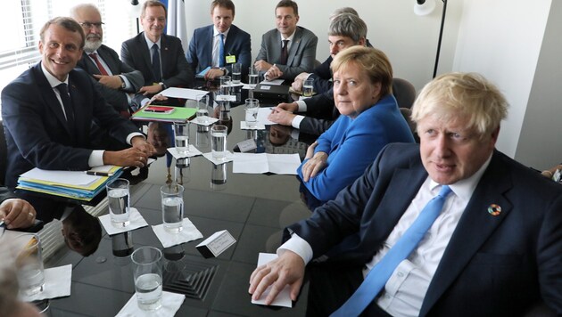 Hochrangiges Zusammentreffen im UNO-Hauptquartier: Macron (li.), Merkel und Johnson (Bild: APA/AFP/LUDOVIC MARIN)