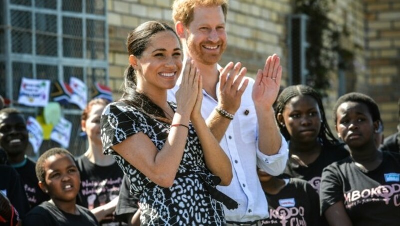 Herzogin Meghan und Prinz Harry beim Besuch des Township Nyanga in Kapstadt (Bild: AFP)