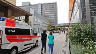 Für einen Tiroler gab es an der Klinik Innsbruck kürzlich eine schockierende Nachricht. (Bild: Christof Birbaumer/Kronen Zeitung)