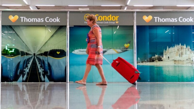 Das geschlossene Thomas-Cook-Büro am Flughafen von Palma de Mallorca (Bild: AP)