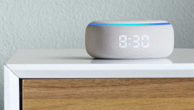 Echo Dot mit Uhr (Bild: Amazon)