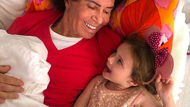 Costa Cordalis mit seiner Enkelin Sophia (Bild: instagram.com/danielakatzenberger)