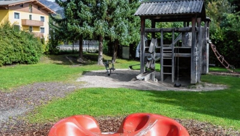 Auf diesem Spielplatz wurde die Leiche des 19-Jährigen entdeckt. (Bild: EXPA Pictures)