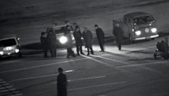 Download von www.picturedesk.com am 26.09.2019 (10:05). Geiseldrama in Marchegg. Terroranschlag und Geiselnahme Jüdischer USSR-Auswanderer. Polizei am Flughafen Wien. 28. September 1973. - 19730928_PD0009 (Bild: Votava / Imagno / picturedesk.com)