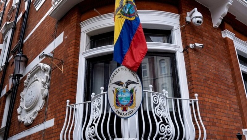 Das war Assanges Balkon während seines siebenjährigen Aufenthalts in der ecuadorianischen Botschaft in London. (Bild: APA/AFP/Niklas HALLE'N)