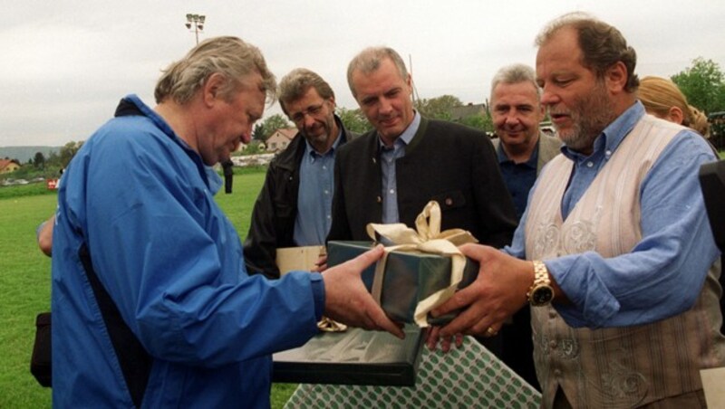 Sturm-Trainer Ivica Osim wurde zum 60er gratuliert (Bild: Sepp Pail)