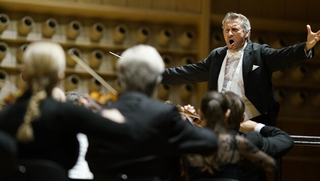 Markus Poschner vollendete mit einem großartigen Bruckner Orchester Linz den Sinfonien-Zyklus. (Bild: Reinhard Winkler)