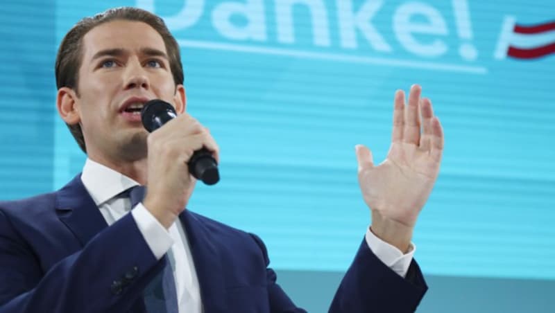 „Bin überwältigt“: Sebastian Kurz bedankt sich bei seinen Anhängern. (Bild: AP)