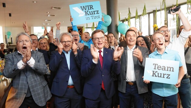 Ausgelassene Stimmung auf der Wahlparty der Tiroler Volkspartei. (Bild: Christof Birbaumer / Kronenzeitung)