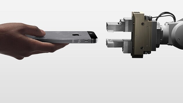 Apple setzt Roboter ein, die alte iPhones zum Recycling auseinandernehmen. (Bild: Apple)
