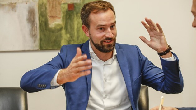 Verkehrslandesrat Stefan Schnöll (ÖVP) drückt auf´s Tempo. (Bild: Tschepp Markus)