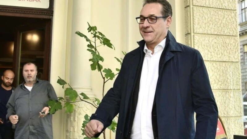 Der frühere FPÖ-Parteichef Heinz-Christian Strache am Dienstag vor seiner „persönlichen Erklärung“ über seine Zukunft (Bild: APA/HANS PUNZ)