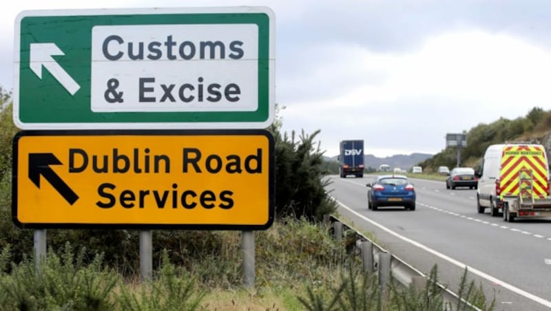 Eine harte Grenze zwischen Irland und Nordirland war lange ein Knackpunkt bei den Brexit-Verhandlungen. (Bild: APA/AFP/PAUL FAITH)