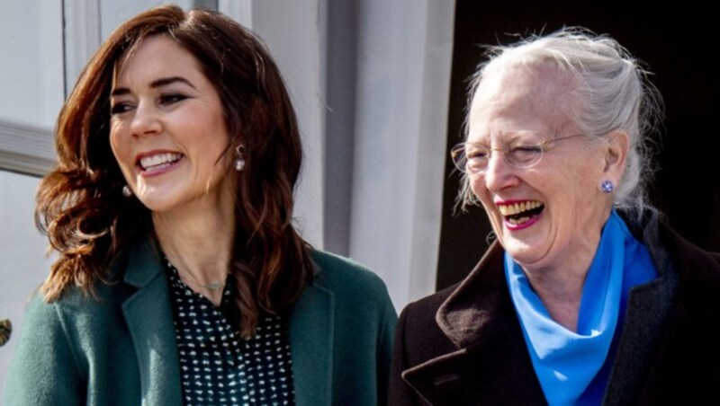 Königin Margrethe II und Kronprinzessin Mary bei den Feierlichkeiten zum 79. Geburtstag der Königin auf Schloss Marselisborg in Aarhus (Bild: Utrecht, Robin / Action Press / picturedesk.com)