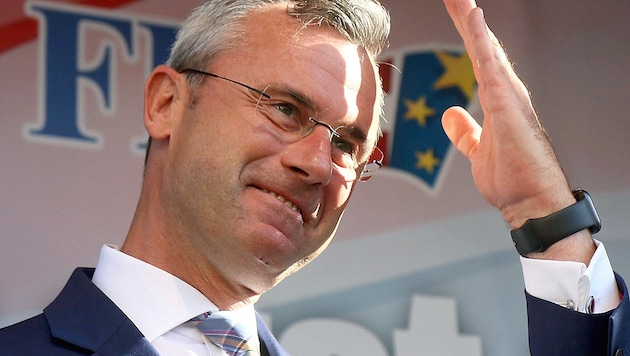 FPÖ-Chef Norbert Hofer wurde ein Namensvetter auf der FPÖ-Kandidatenliste zum Verhängnis. Viele Vorzugsstimmen, die wohl ihm gegolten haben, wurden nicht gezählt. (Bild: AP)