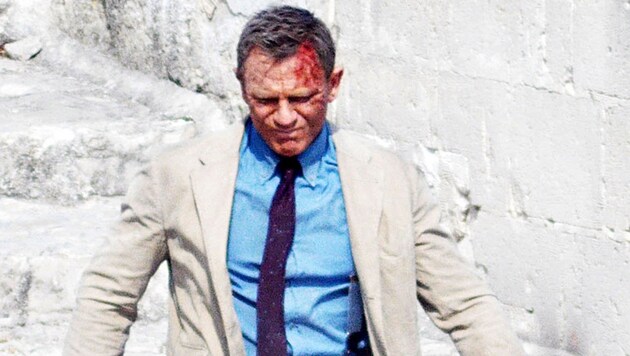 Daniel Craig blutüberströmt bei den Dreharbeiten zum Bond-Film „Keine Zeit zu sterben“ in Italien. (Bild: www.PPS.at)