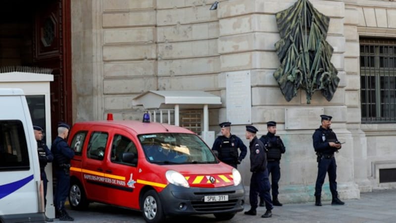 Der Tatort im Zentrum von Paris (Bild: APA/AFP/GEOFFROY VAN DER HASSELT)