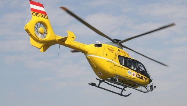 Der Rettungshubschrauber musste den 24-Jährigen holen (Symbolbild). (Bild: Christian Jauschowetz)