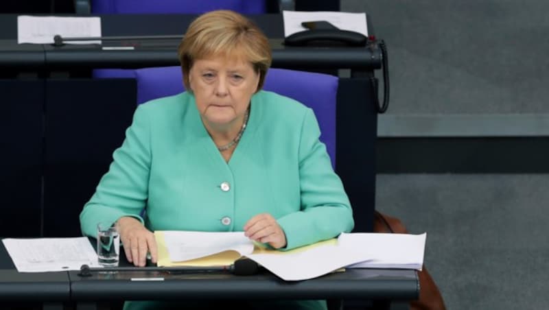 Bundeskanzlerin Angela Merkel will trotz Kritik das Klimaschutzpaket rasch durchbringen. (Bild: AP)