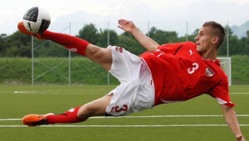 So gibt‘s Emir Dilaver wohl nie wieder - in der Wäsch‘ eines ÖFB-Teamspielers (Bild: GEPA)