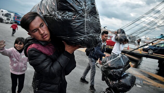 Ankommende Migranten (Bild: APA/AFP/LOUISA GOULIAMAKI)