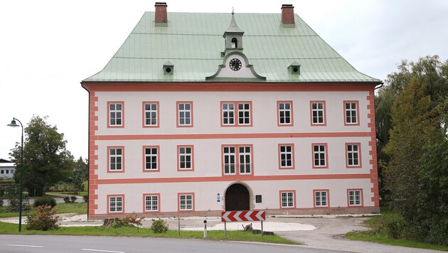 Im Schloss Frein in Frankenburg sind Räumlichkeiten für eine Arzt-Praxis vorgesehen. (Bild: Helmut Klein)