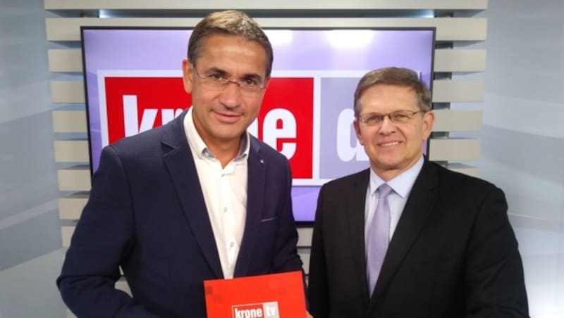 krone.tv-Moderator Gerhard Koller im Talk mit SPÖ-Bundesgeschäftsführer Christian Deutsch (Bild: krone.tv)