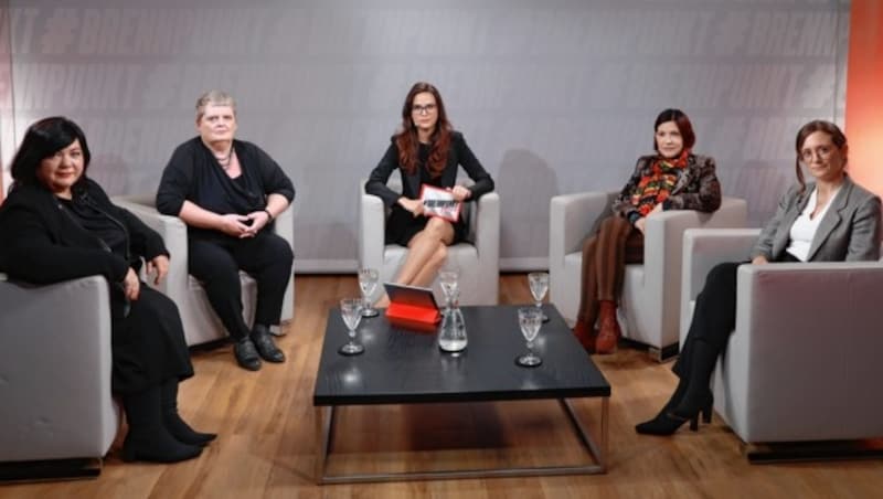 von links: Patricia Staniek, Birgitt Haller, Katia Wagner, Sigrun Roßmanith, Sonja Aziz (Bild: zwefo)