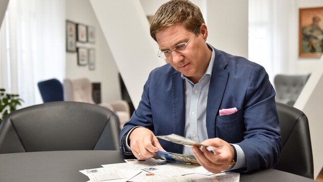 Andreas Rabl, erster FPÖ-Bürgermeister in Wels, ist über die jüngste Postkartenflut mit Morddrohungen entsetzt. (Bild: Wenzel Markus)
