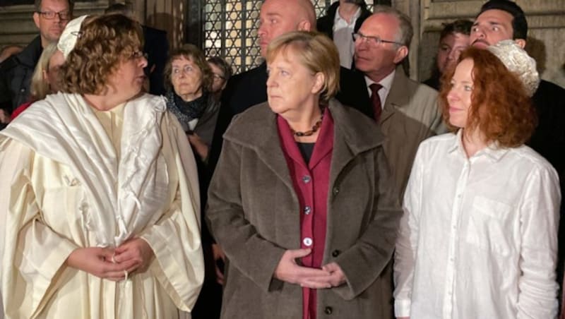 Deutschlands Kanzlerin Angela Merkel besuchte nach dem versuchten Anschlag in Halle eine Synagoge in Berlin. (Bild: AFP)