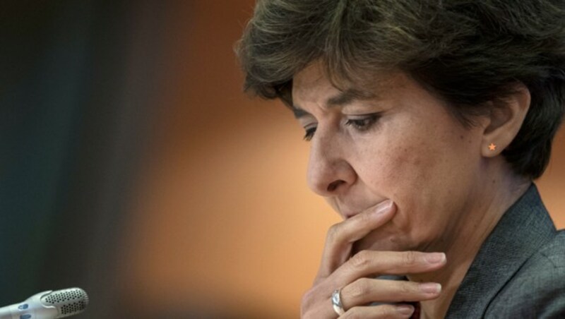 Sylvie Goulard musste wegen einer Scheinbeschäftigungsaffäre 2017 als französische Verteidigungsministerin zurücktreten. (Bild: APA/AFP/Kenzo TRIBOUILLARD)