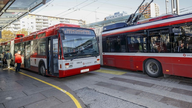 Die Buslinien in Salzburg fahren weiterhin im Notbetrieb. (Bild: Markus Tschepp)