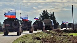 Russische Armeefahrzeuge in der syrischen Region Manbidsch (Archivbild Jänner 2019) (Bild: APA/AFP/AFPTV)